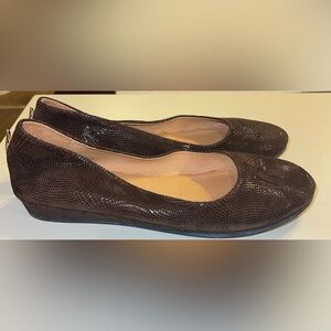 FS/NY Women’s shoe 11 brown slip on flats sparkly